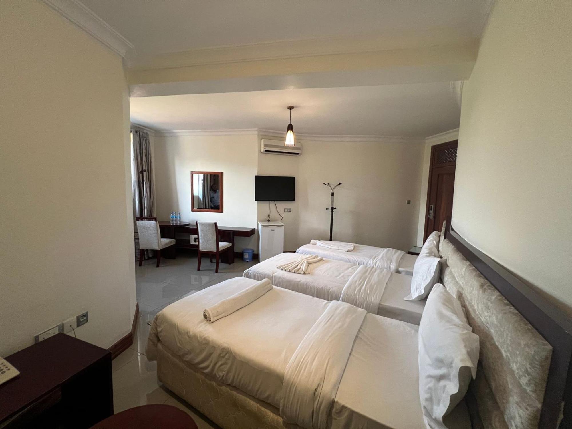Nejobugg Palace Hotel Nkoanrua Екстер'єр фото