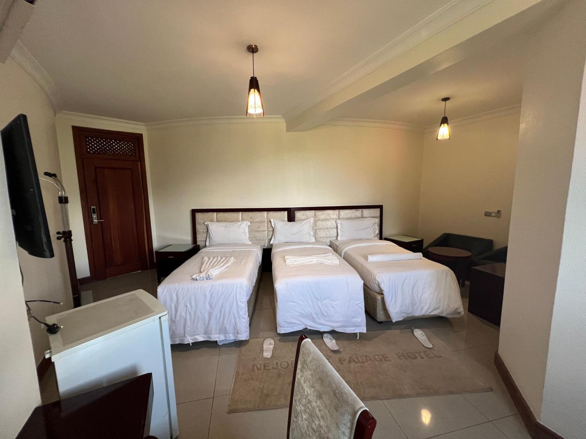 Nejobugg Palace Hotel Nkoanrua Екстер'єр фото