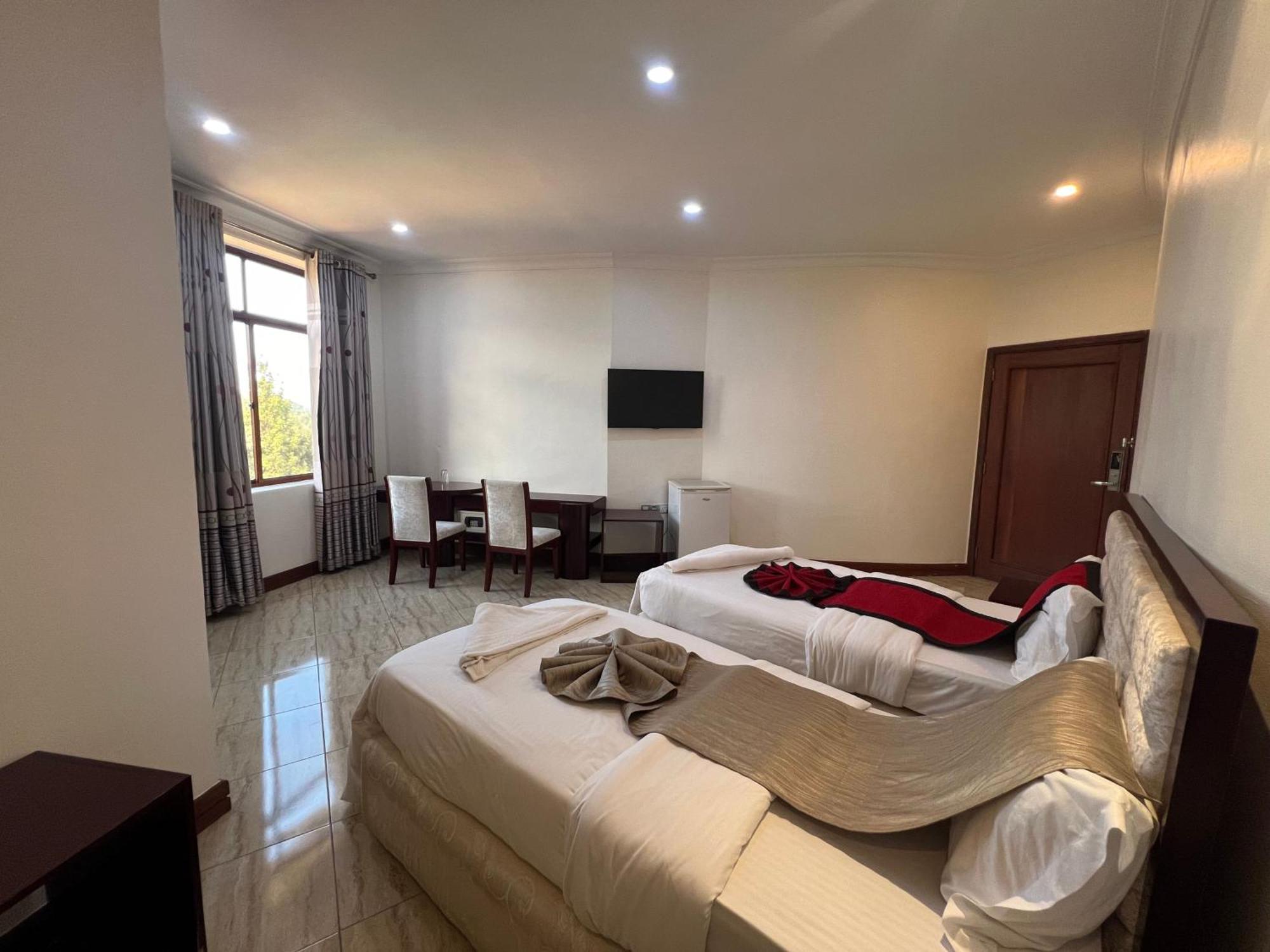 Nejobugg Palace Hotel Nkoanrua Екстер'єр фото