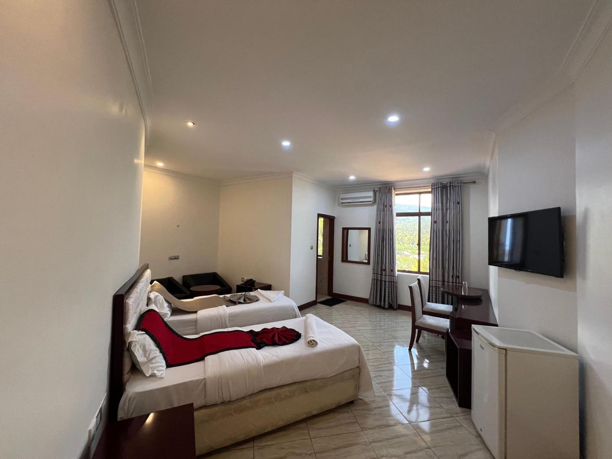 Nejobugg Palace Hotel Nkoanrua Екстер'єр фото
