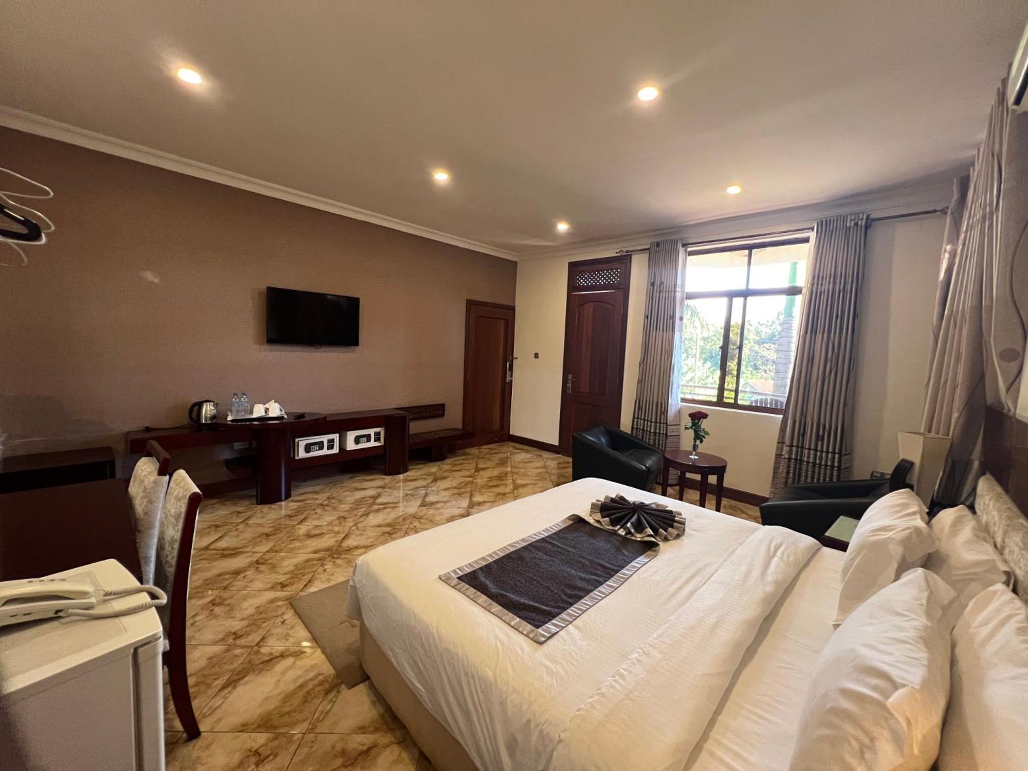 Nejobugg Palace Hotel Nkoanrua Екстер'єр фото
