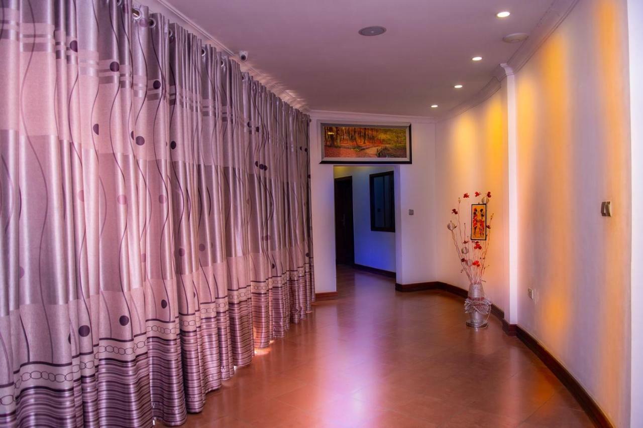 Nejobugg Palace Hotel Nkoanrua Екстер'єр фото