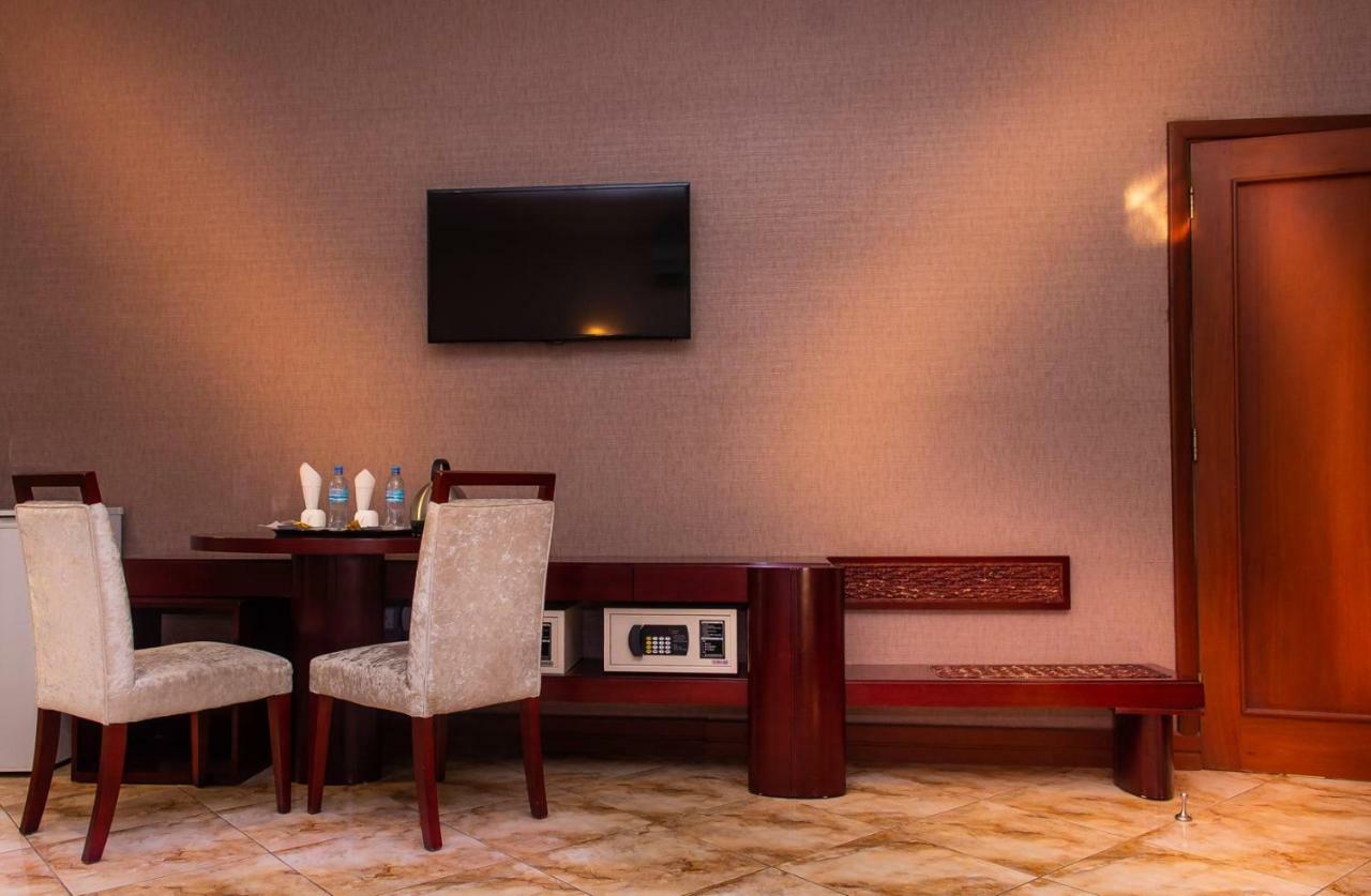 Nejobugg Palace Hotel Nkoanrua Екстер'єр фото